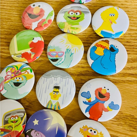 NEW Sesame Street Character Button Set - Picture 4 of 13